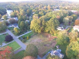 11 Earl St, Centerbrook, CT 06409