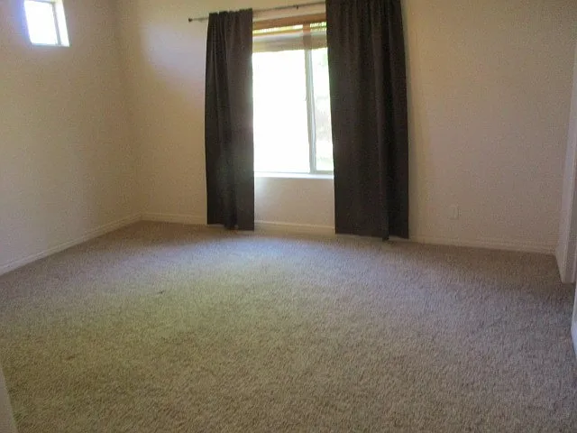 323 S 3525 W — Photo 12