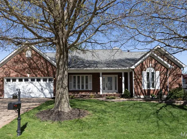 4825 Greenburg Dr, Saint Peters, MO 63304