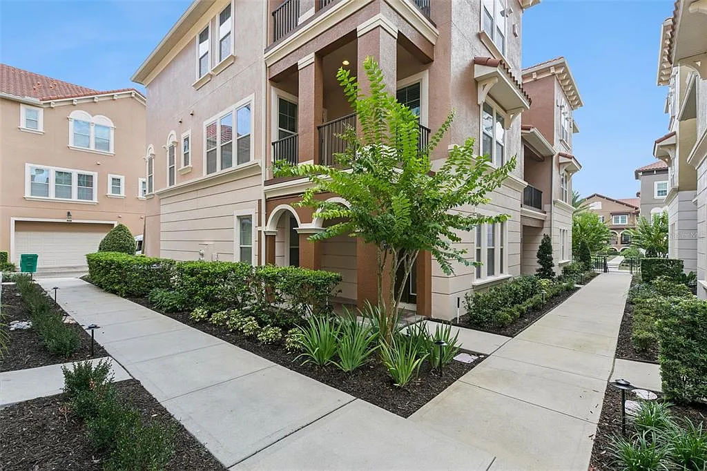 4 bed, 3.5 bath, 2516 sqft, $3,300 — Photo 1