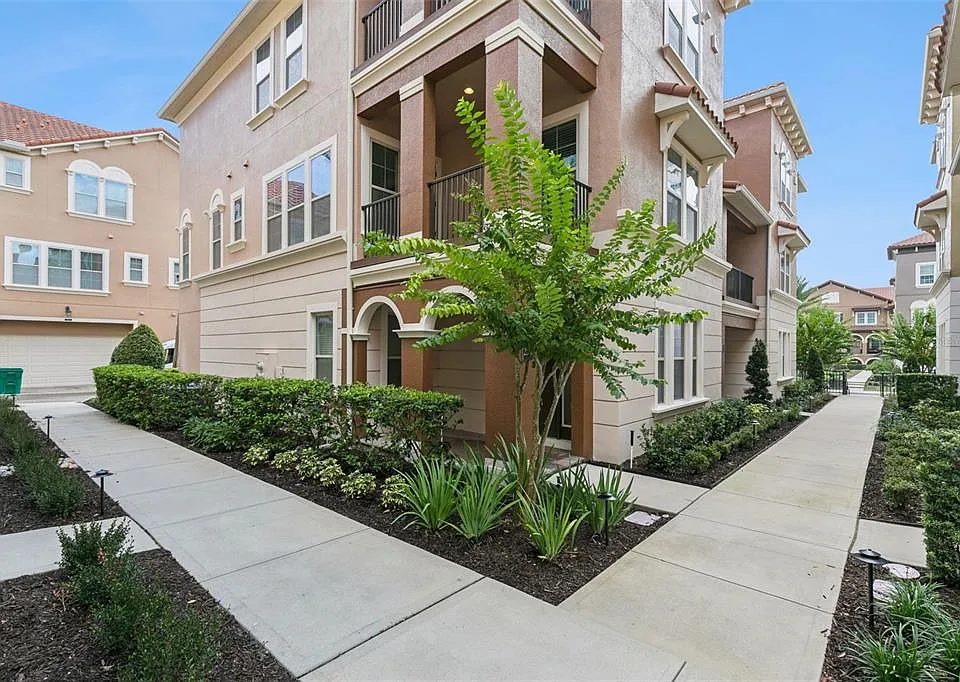 2333 Lobelia Dr