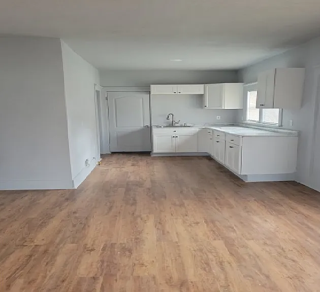 343 Elmhurst St — Photo 8