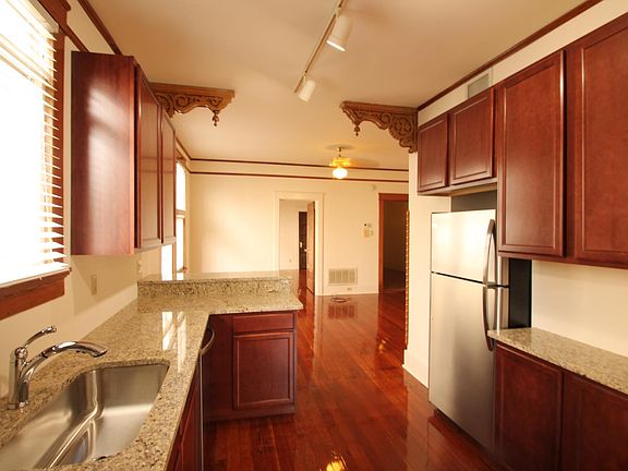 3rd image of 2024 Marengo St APT 4