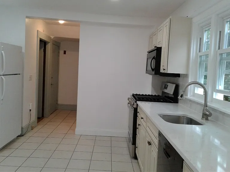 122 Lake St #122 — Photo 32