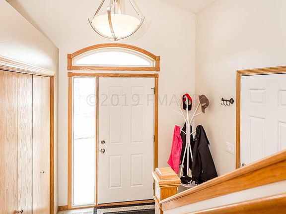 4th image of 877 16th Avenue Ct W