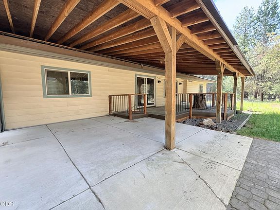 3rd image of 15965 Falcon Ln