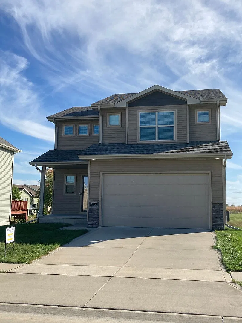 Spacious 4-Bedroom Home with Large Backyard & 2-Car Garage in Grimes, IA — Photo 1