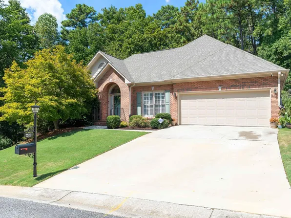 681 Village Crest Cir, Hoover, AL 35226