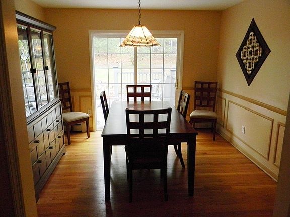 5th image of 49 Blue Spruce Ln
