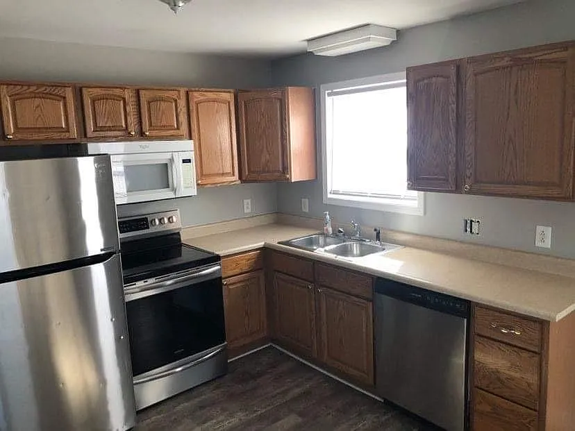 3 bed, 1.5 bath, 900 sqft, $850 — Photo 3