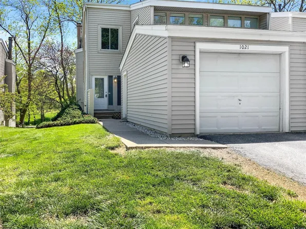 1021 Fairways Dr #1, Lake Saint Louis, MO 63367
