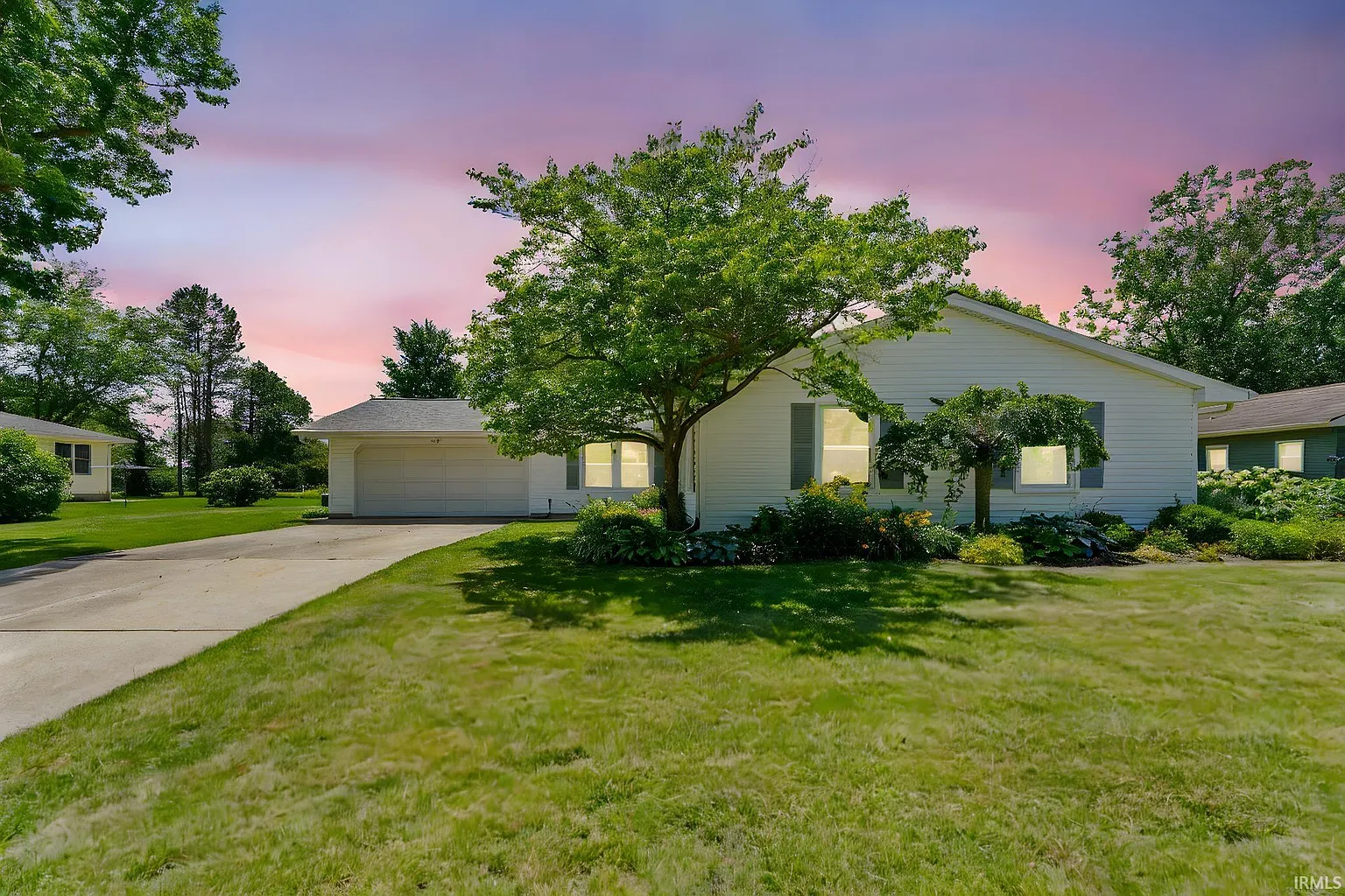1504 Hillcrest Dr photo 1