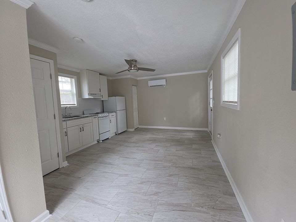 1st image of 3353 Claremont Rd #B