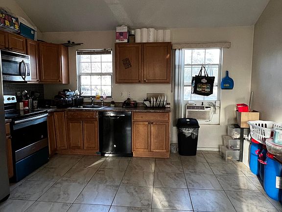 4th image of 49 Pine Edge Ave