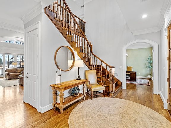 4th image of 128 Chasewater Dr