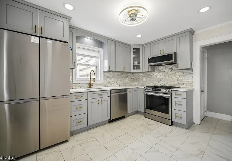 10 Hurley Ave — Photo 13