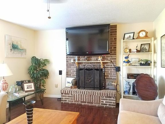 4th image of 800 James Dr