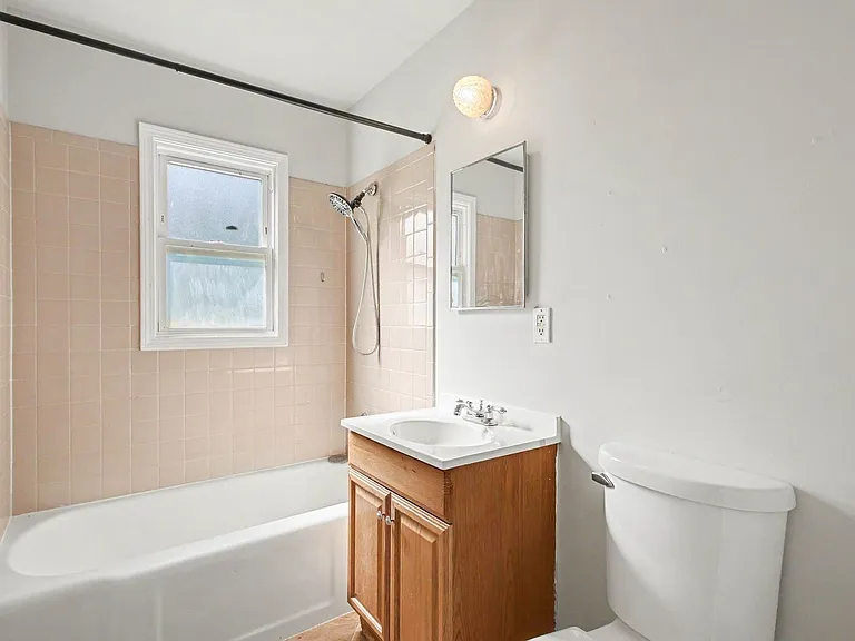 912 E Lasalle St — Photo 13