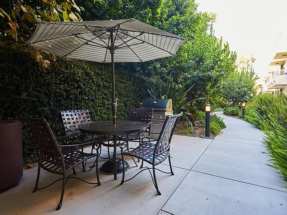 2nd image of 14625 Magnolia Blvd #7