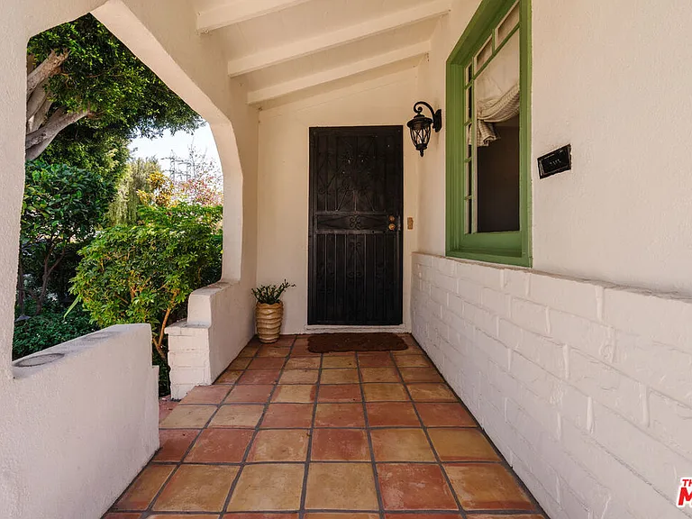 2735 Clyde Ave — Photo 6