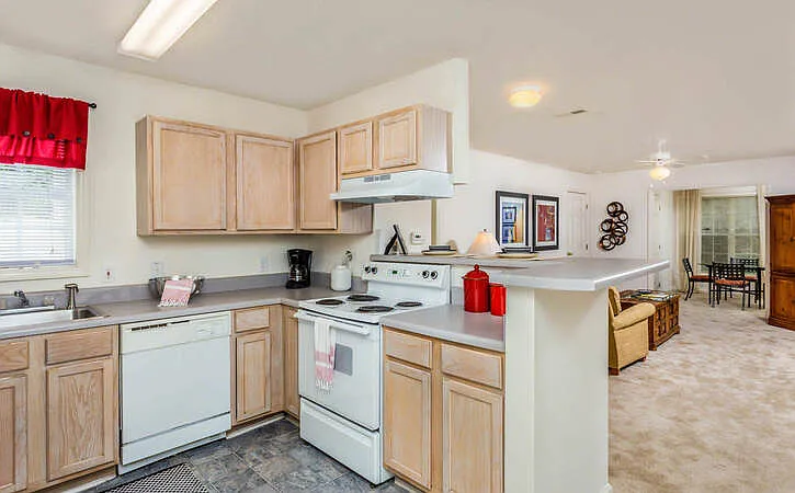 4 bed, 1400 sqft, $645 — Photo 2