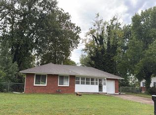 105 Ridgeway Dr, Wood Heights, MO 64024