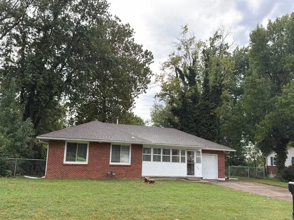 105 Ridgeway Dr, Wood Heights, MO 64024