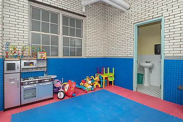 Rented by Rita S Citrin, LREB