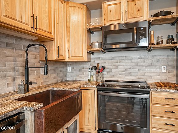 3rd image of 725 Wapiti Dr #C
