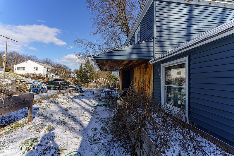3rd image of 19 Euclid Avenue