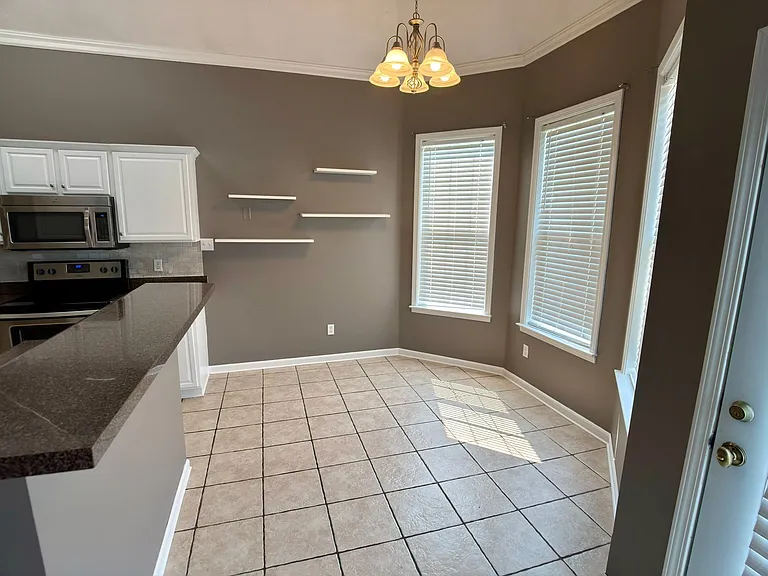 5104 Deerfield Dr — Photo 5