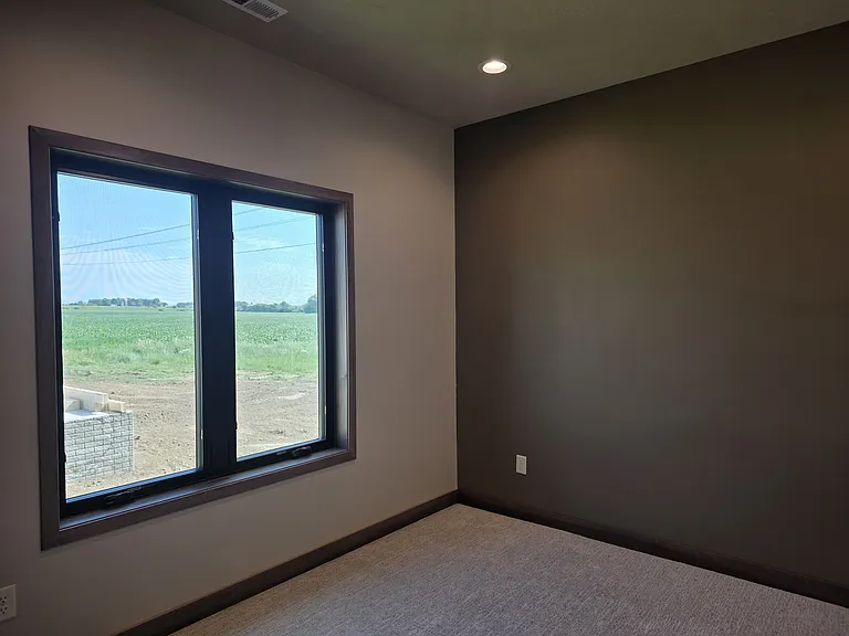 414 N Almond Ave — Photo 9