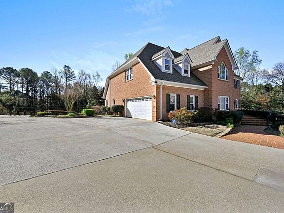3rd image of 860 Cramac Dr