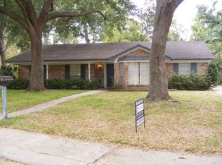 60 Willow Ct, Lake Jackson, TX 77566