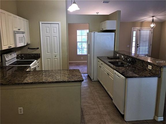 5th image of 48 Biscayne Dr