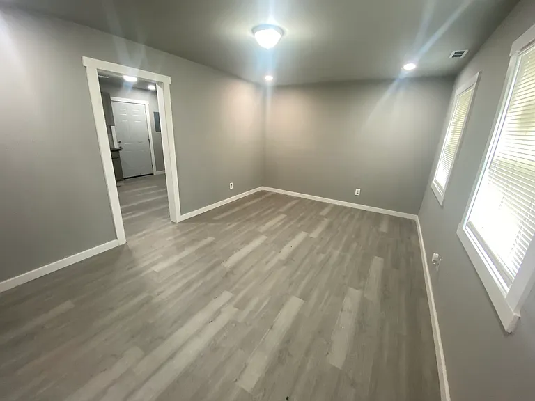 3957 Carolina St — Photo 2