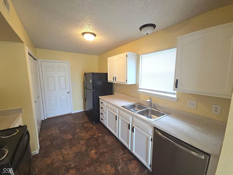 4320 Village Bend Ln — Photo 8