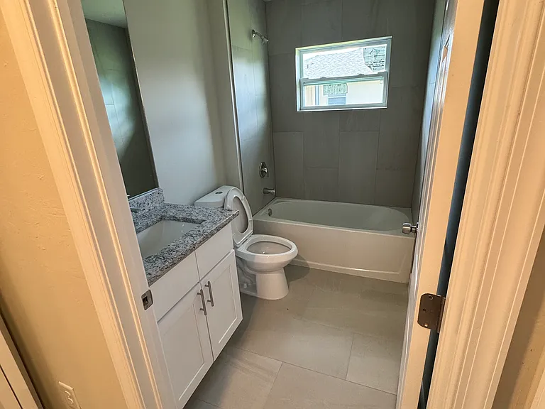 738 Gilbert Ave S — Photo 7