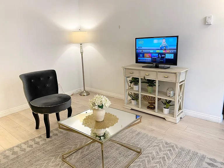 1228 S Saltair Ave #4 — Photo 4