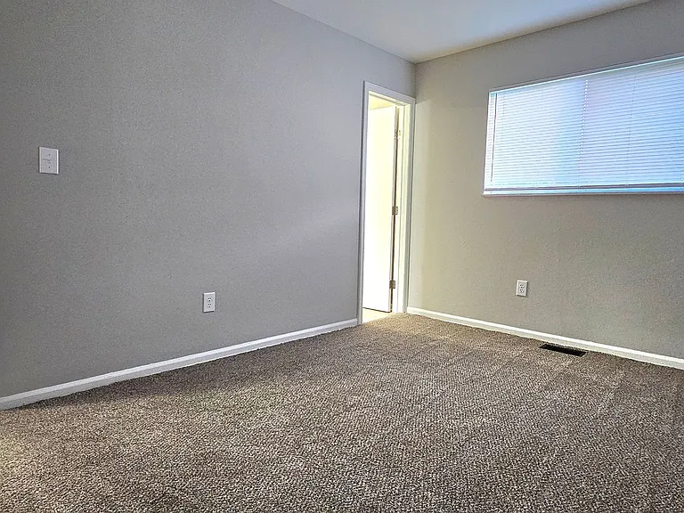 3030-3032 Creekview Circle — Photo 30