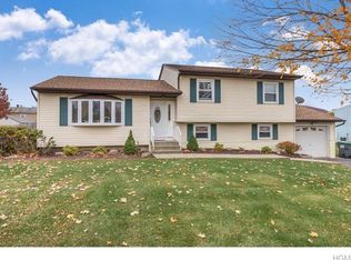 5 Pembroke Rd, Washingtonville, NY 10992