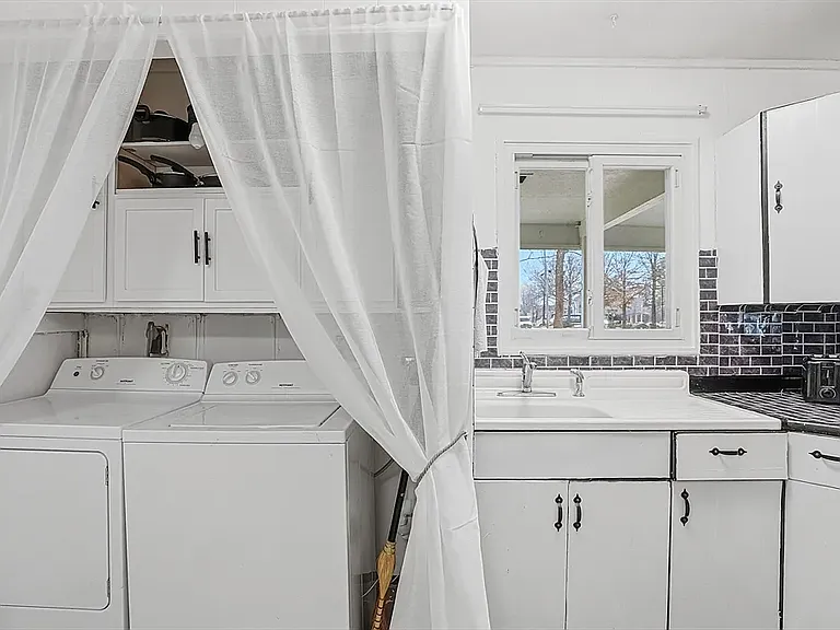 25 Lyman St — Photo 12