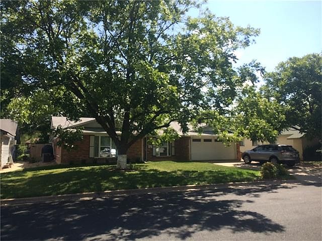 1st image of 2313 Southern Oaks Dr