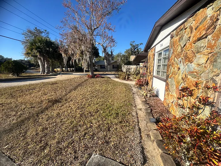 734 Memorial Dr — Photo 10