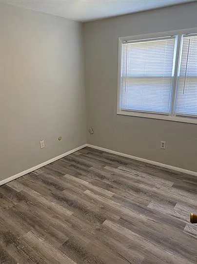 705 Hollycrest Dr. - Apt 4 — Photo 3