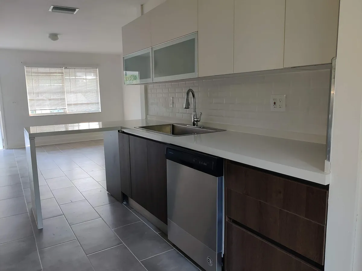 Building Photo - 4905 N Flagler Dr #1