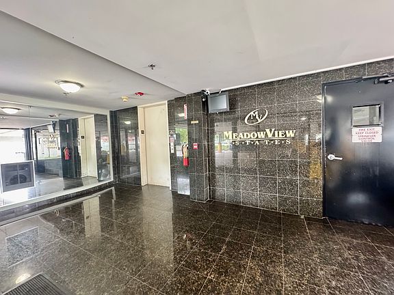 SECURITY CAMERA SYSTEMED- SAFE AND QUIET BUILDING!