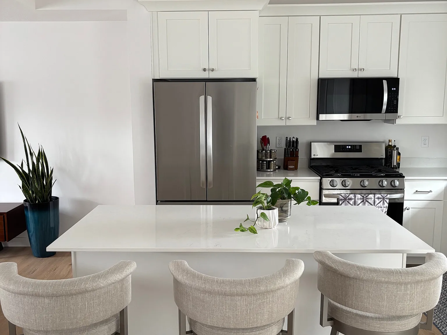 2 bed, 2.5 bath, 1559 sqft, $3,100 — Photo 2