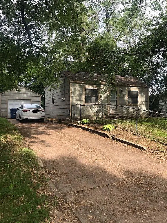 2 bed, 576 sqft, $1,100 — Photo 1