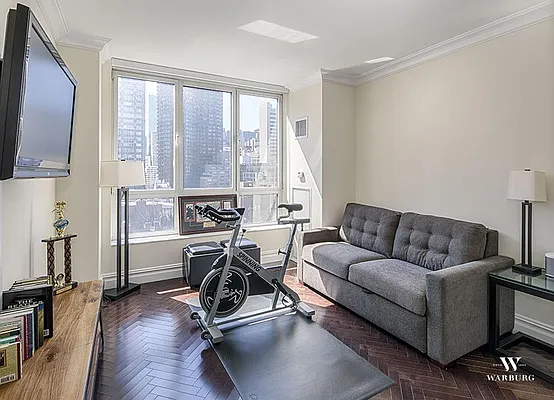 Rented by Warburg | media 9